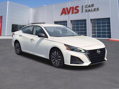 Used 2025 Nissan Altima 2.5 SV FWD image 3