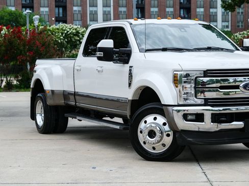 Used 2018 Ford F450 Lariat w/ Lariat Ultimate Package AWD/4WD image 2