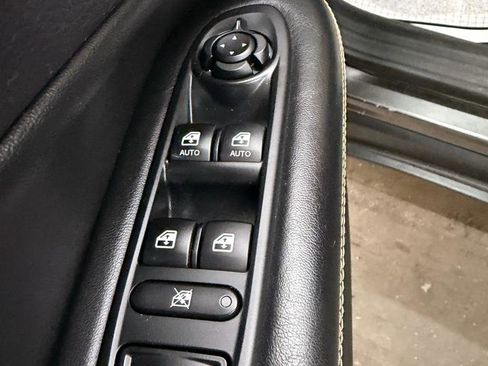 Used 2018 Jeep Compass Latitude w/ Cold Weather Group AWD/4WD image 14