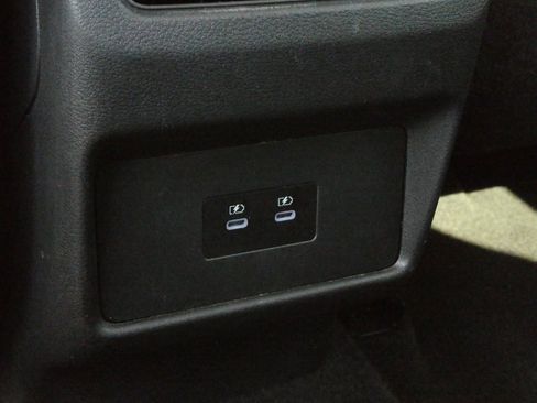 Used 2024 Nissan Rogue SV image 36