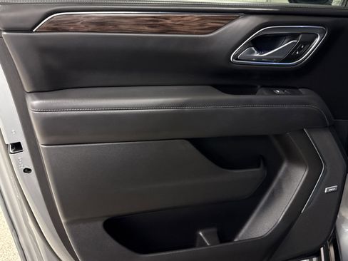 Used 2023 Chevrolet Suburban LT image 10