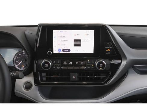 Certified 2025 Toyota Highlander LE AWD/4WD image 9