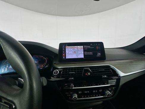 Used 2022 BMW 530i w/ Premium Package image 21