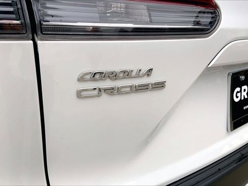 Used 2024 Toyota Corolla Cross XLE w/ Convenience Package FWD image 31