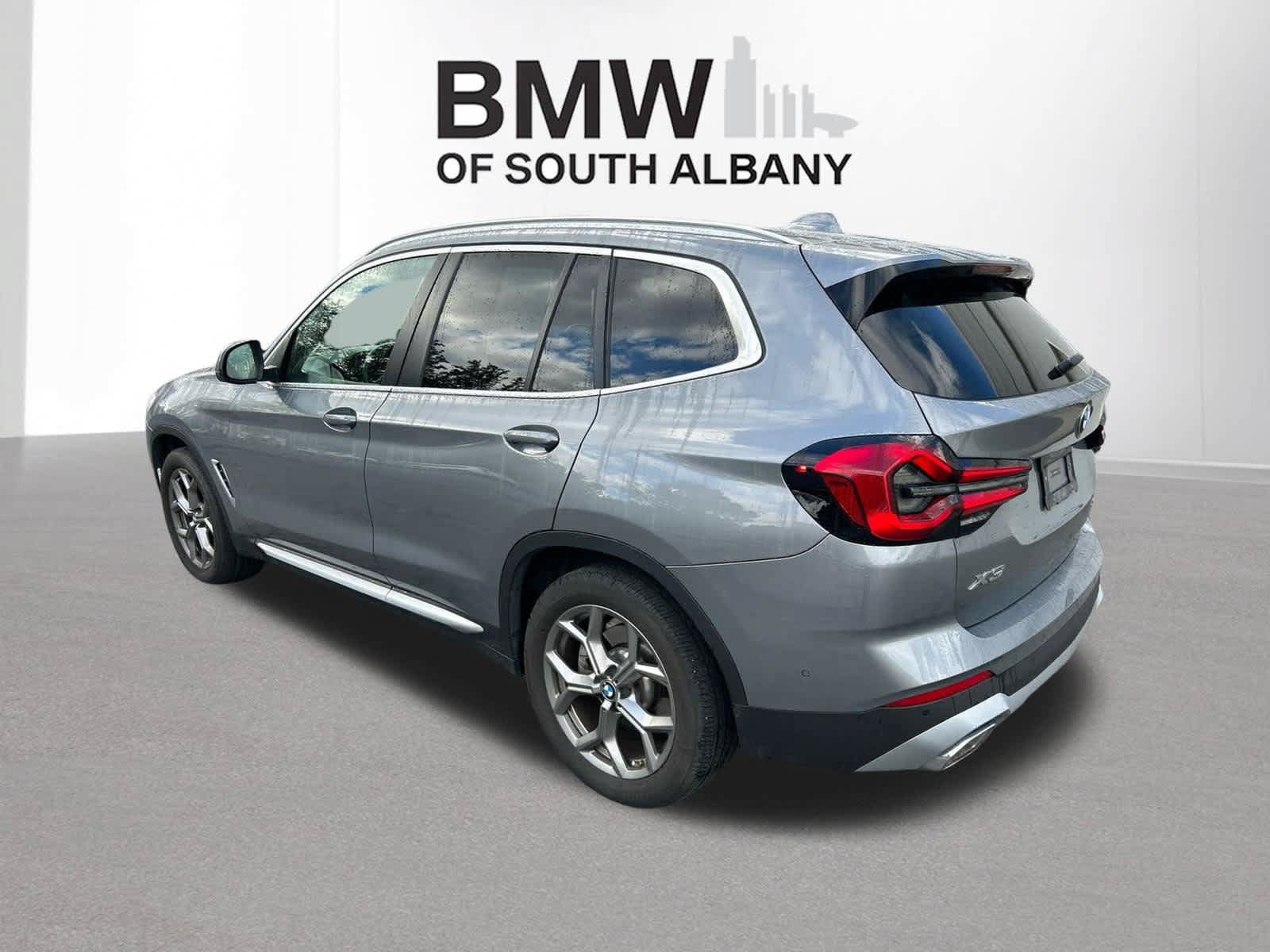 Used 2024 BMW X3 xDrive30i w/ Premium Package AWD/4WD image 3