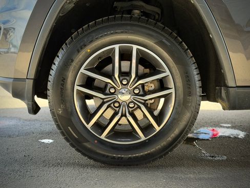 Used 2018 Jeep Grand Cherokee Limited AWD/4WD image 30