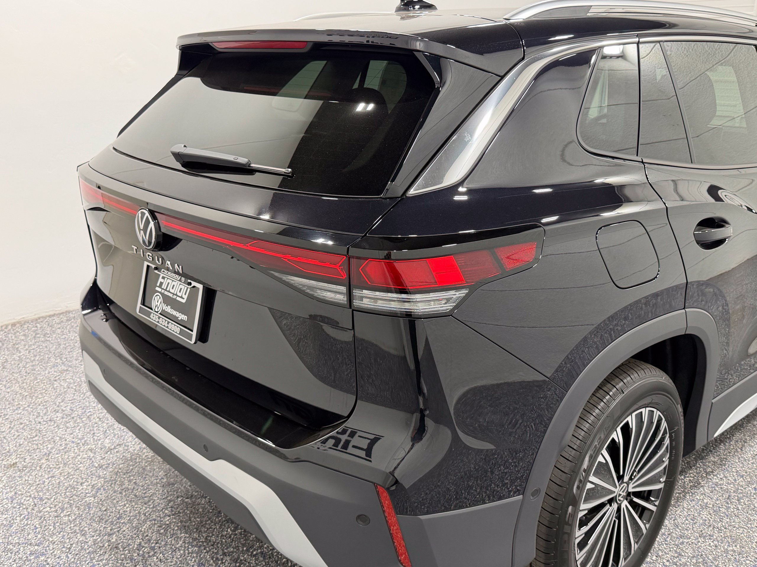 New 2026 Volkswagen Tiguan S FWD image 17
