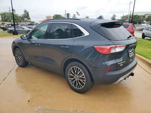 Used 2022 Ford Escape Titanium w/ Titanium Premium Package FWD image 3