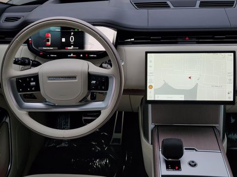 Certified 2025 Land Rover Range Rover SE AWD/4WD image 23