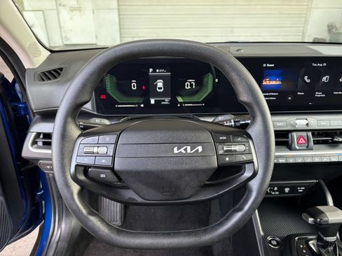 Used 2025 Kia K4 FWD image 23