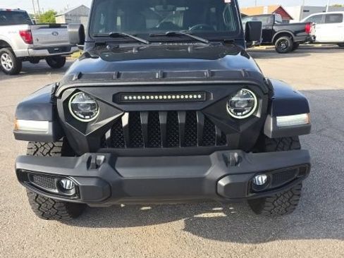 Used 2019 Jeep Wrangler Unlimited Sahara w/ Dual Top Group AWD/4WD image 8