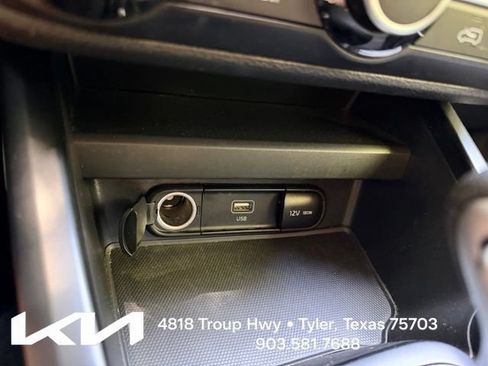 Certified 2025 Kia Soul LX w/ LX Technology Package FWD image 19