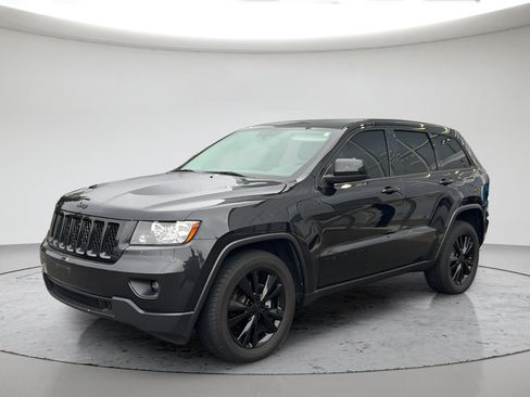 Used 2013 Jeep Grand Cherokee Altitude AWD/4WD image 12