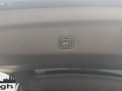 Used 2024 Chevrolet Suburban LT AWD/4WD image 31