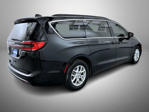 Used 2022 Chrysler Pacifica Touring-L FWD image 5
