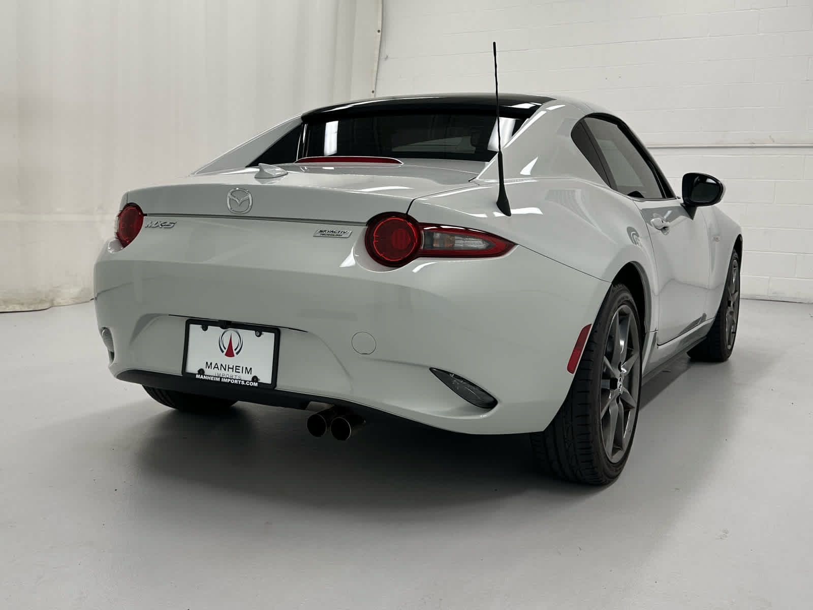 Used 2017 MAZDA MX-5 Miata RF Grand Touring RWD image 13