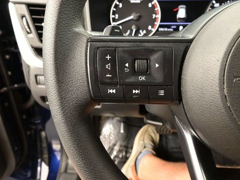 Used 2024 Nissan Rogue SV AWD/4WD image 16