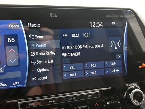 Used 2021 Toyota Highlander Limited image 17