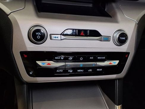 Used 2023 Ford Explorer XLT w/ Equipment Group 202A image 8