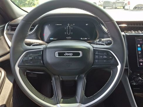 Used 2024 Jeep Grand Cherokee L Altitude AWD/4WD image 20