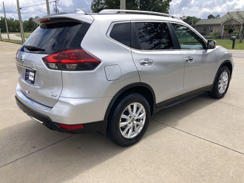 Used 2020 Nissan Rogue SV FWD image 16
