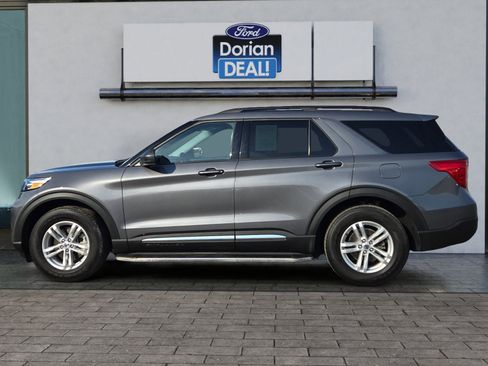 Used 2022 Ford Explorer XLT w/ Equipment Group 202A image 6