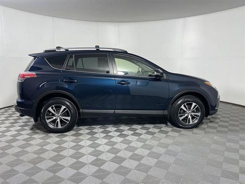 Used 2018 Toyota RAV4 XLE AWD/4WD image 8