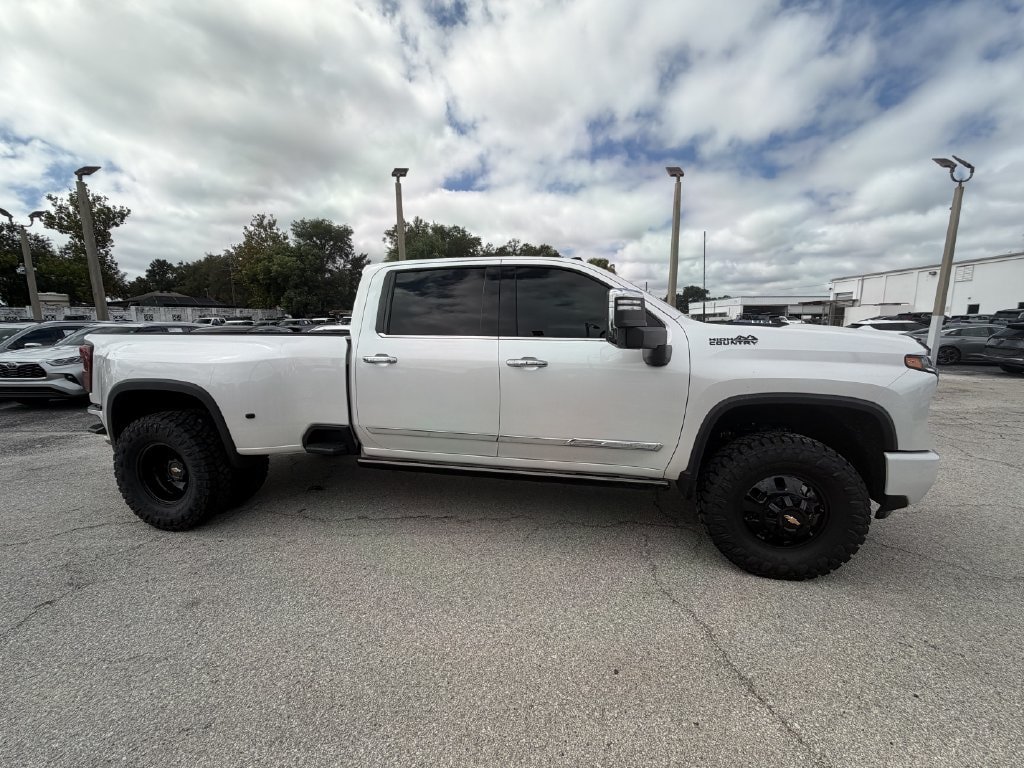 Used 2024 Chevrolet Silverado 3500 High Country w/ High Country Premium Package AWD/4WD image 4