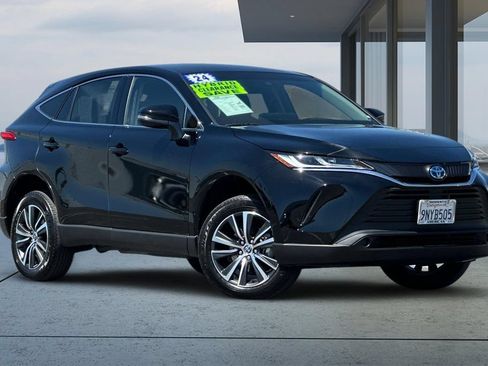 Used 2024 Toyota Venza LE AWD/4WD image 3