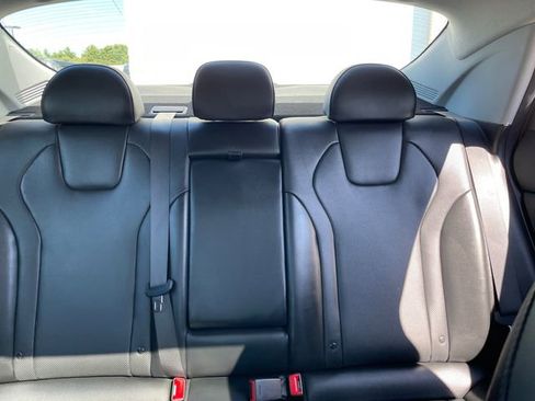 Used 2023 Hyundai Elantra Limited image 34