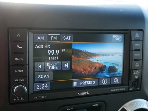 Used 2018 Jeep Wrangler Sahara w/ Connectivity Group image 22