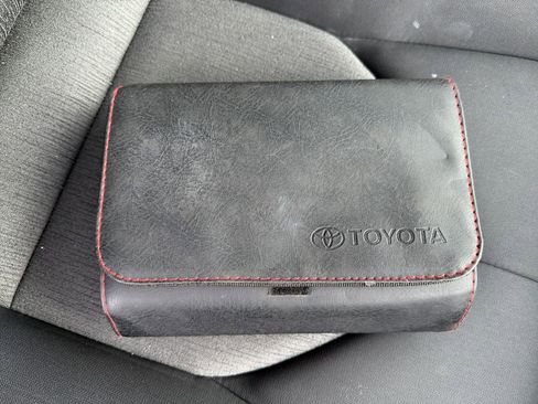 Used 2019 Toyota Camry LE image 28