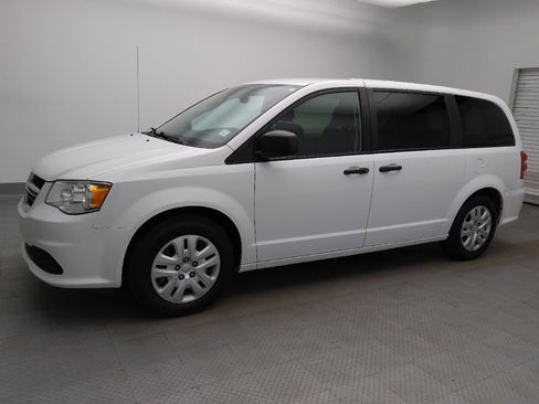 Used 2019 Dodge Grand Caravan SE w/ UConnect Hands-Free Group FWD image 2