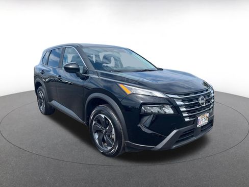 Used 2025 Nissan Rogue SV image 1