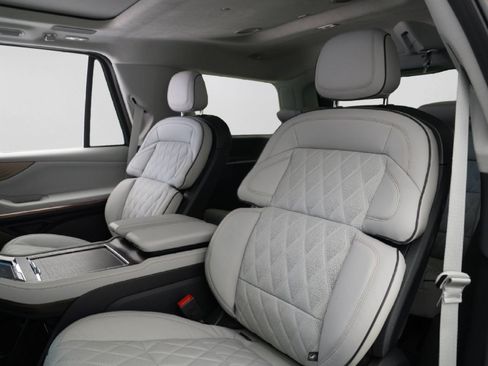 Used 2026 Lincoln Navigator Black Label AWD/4WD image 17