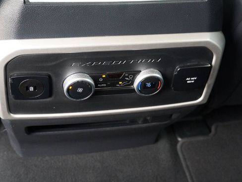 Used 2024 Ford Expedition XLT image 24