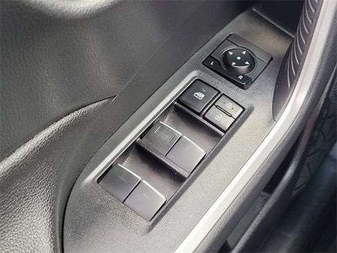 Used 2022 Toyota RAV4 SE image 24