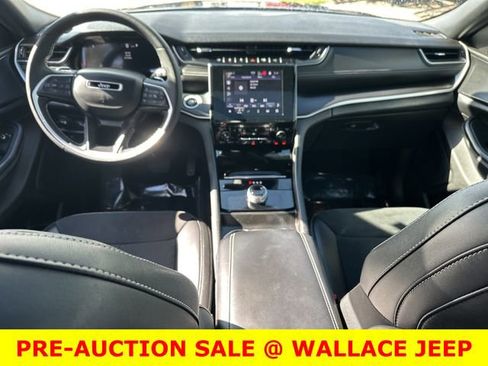 Used 2024 Jeep Grand Cherokee L Altitude AWD/4WD image 19