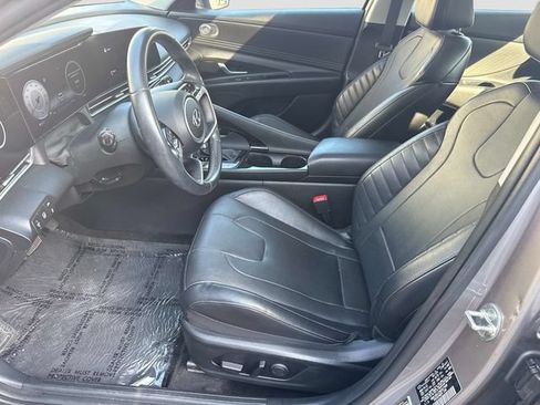 Used 2022 Hyundai Elantra Limited FWD image 14