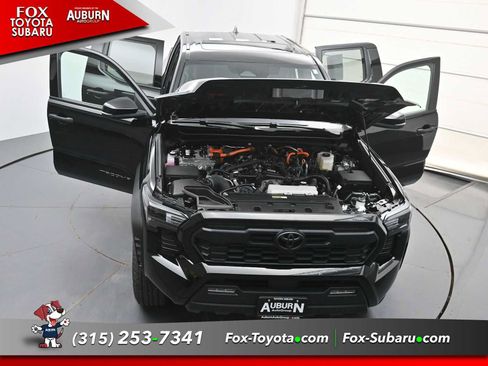 Used 2025 Toyota Tacoma TRD Off-Road AWD/4WD image 41