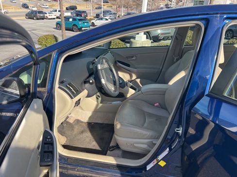 Used 2011 Toyota Prius Five image 16