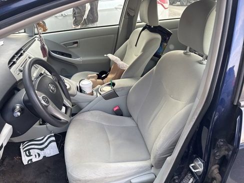 Used 2013 Toyota Prius Two image 10