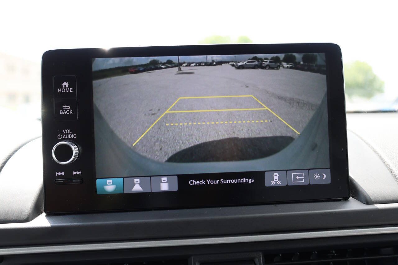 Used 2025 Honda Pilot Touring image 24