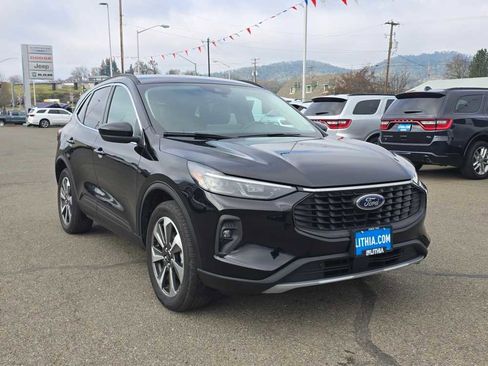 Used 2025 Ford Escape Platinum image 7