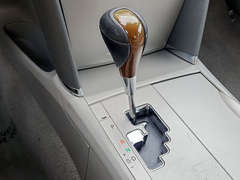 Used 2011 Toyota Camry LE image 14