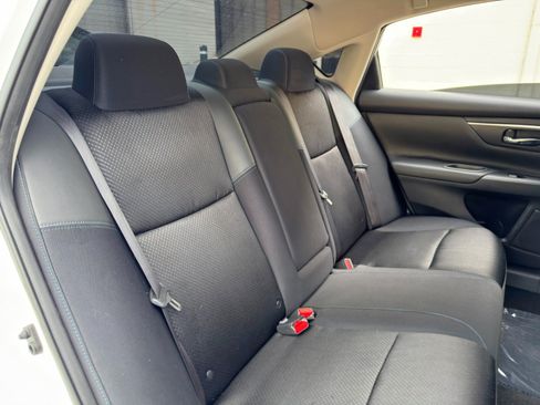 Used 2017 Nissan Altima 2.5 SR FWD image 32