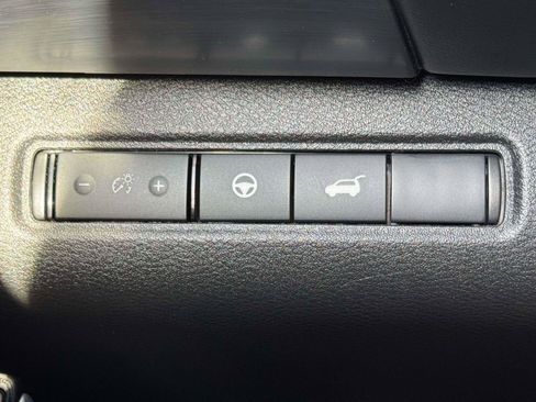 Used 2023 Nissan Pathfinder SL w/ Black Appearance Package image 18