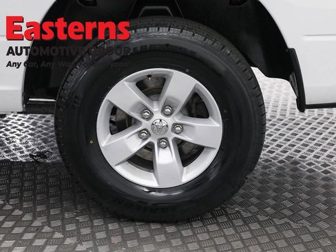 Used 2020 RAM 1500 Classic SLT image 30