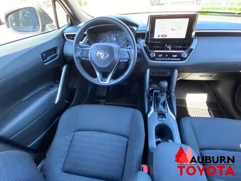 Used 2024 Toyota Corolla Cross AWD Hybrid w/ Moonroof Package image 27