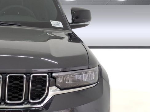 Used 2025 Jeep Grand Cherokee Limited RWD image 11